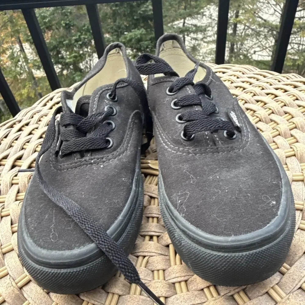 VANS Sneakers Youth Black Lace-Up Shoe Size 1.5 US Kids UK 1.0 Boys Girls Skids